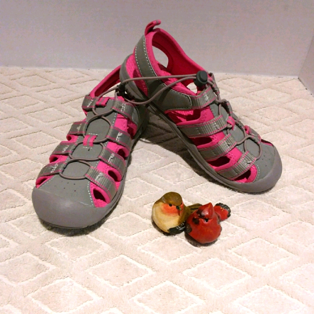 ⬇️Champion closed toe sandals-EUC